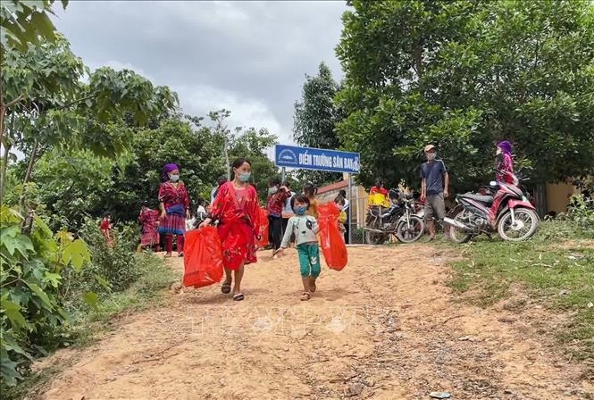 Chăm lo, tặng quà Tết thiếu nhi cho trẻ em trong khu cách ly Covid-19