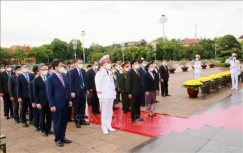 Tổng Bí thư, Chủ tịch nước Lào Thongloun Sisoulith vào Lăng viếng Chủ tịch Hồ Chí Minh