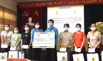 new zealand ho tro tien mat cho 420 nu cong nhan bi anh huong covid 19 tai bac giang bac ninh