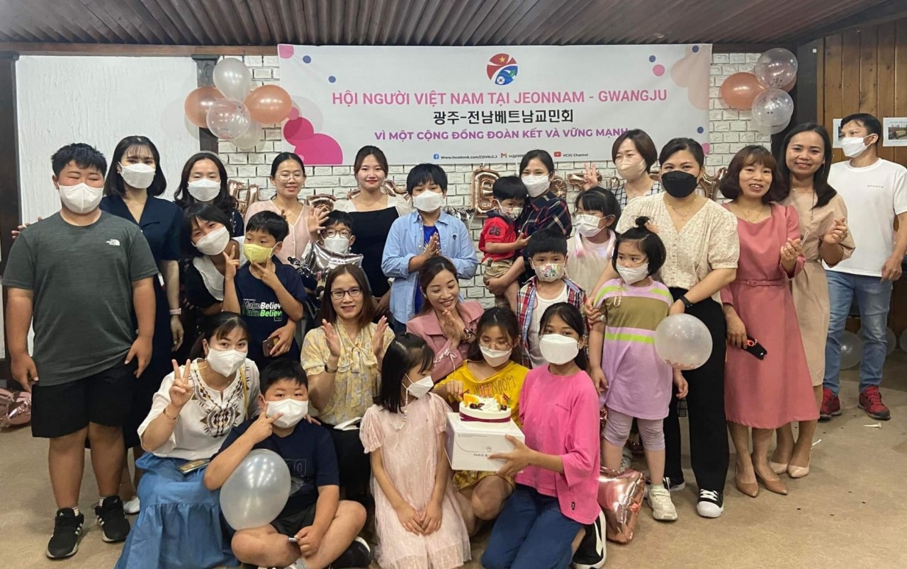 Hội người Việt tại Jeonnam-Gwangju (Hàn Quốc) kỷ niệm 11 năm thành lập