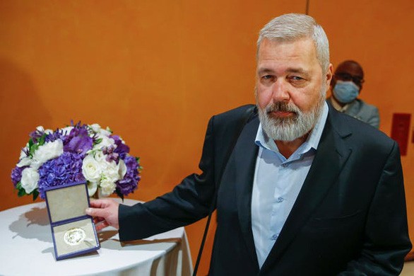 Nhà báo Nga bán huy chương Nobel Hòa bình để hỗ trợ Ukraine