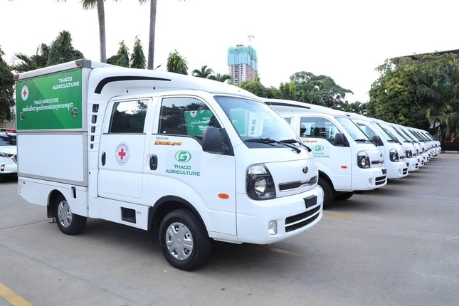 THACO AGRICULTURE trao tặng 15 xe kh&aacute;m chữa bệnh cơ động cho Hội chữ thập đỏ Campuchia ảnh 4