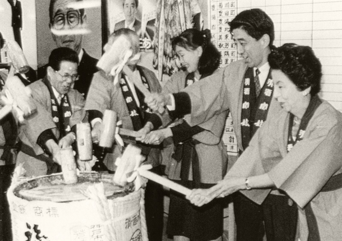nhung hinh anh an tuong trong cuoc doi va su nghiep cuu thu tuong abe shinzo hinh anh 2