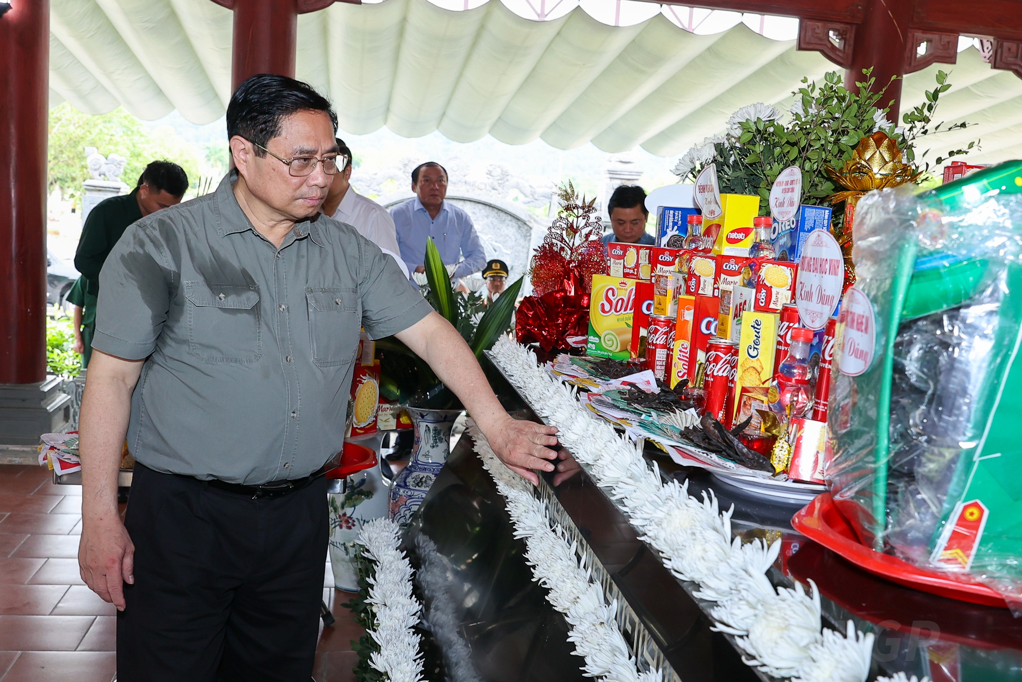 Thủ tướng dâng hương tưởng niệm Chủ tịch Hồ Chí Minh, tri ân anh hùng, liệt sĩ tại các ‘địa chỉ đỏ’ ở Nghệ An - Ảnh 12.