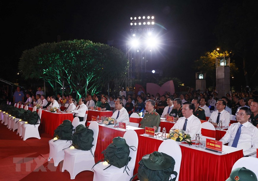 TRỰC TIẾP: 'Khúc tráng ca hòa bình' tái hiện và khắc ghi những trang sử hào hùng - Ảnh 3.