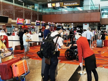 dua hon 240 cong dan viet nam tu singapore ve nuoc