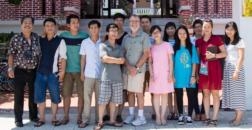 hoc bong cua quy philip david gray danh cho sinh vien ngheo tai viet nam