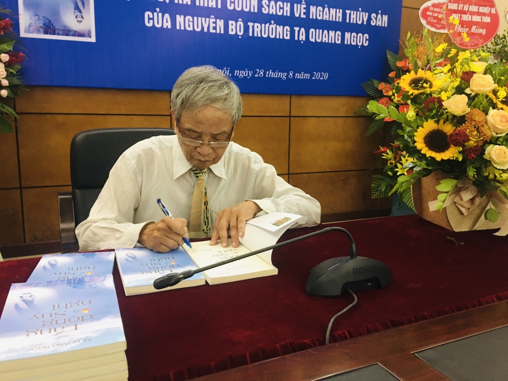 chu tich hoi nghi viet nam thai lan ta quang ngoc ra mat sach ve nganh thuy san