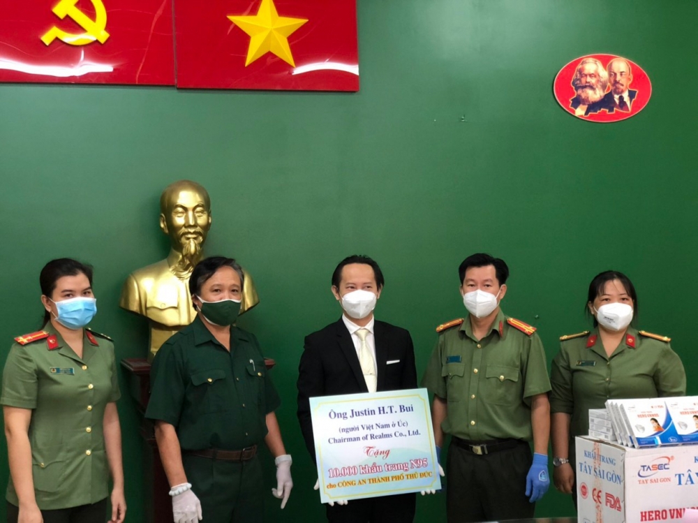 Kiều bào Úc ủng hộ 10.000 khẩu trang N95 cho lực lượng Công an TP Thủ Đức (TP.HCM)