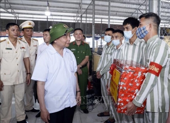 Chủ tịch nước kiểm tra công tác đặc xá tại Trại giam Xuân Lộc
