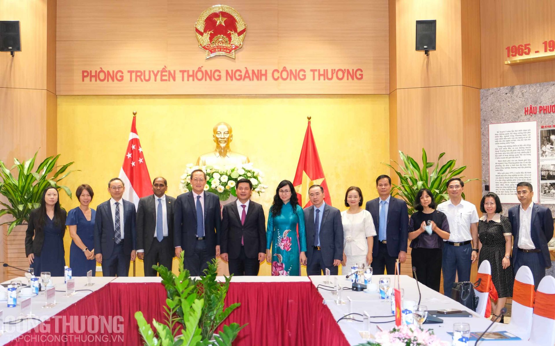 Bộ trưởng Nguyễn Hồng Diên hội đàm với ông Tan See Leng, Bộ trưởng Bộ Lao động kiêm Bộ trưởng thứ hai Bộ Công Thương Singapore