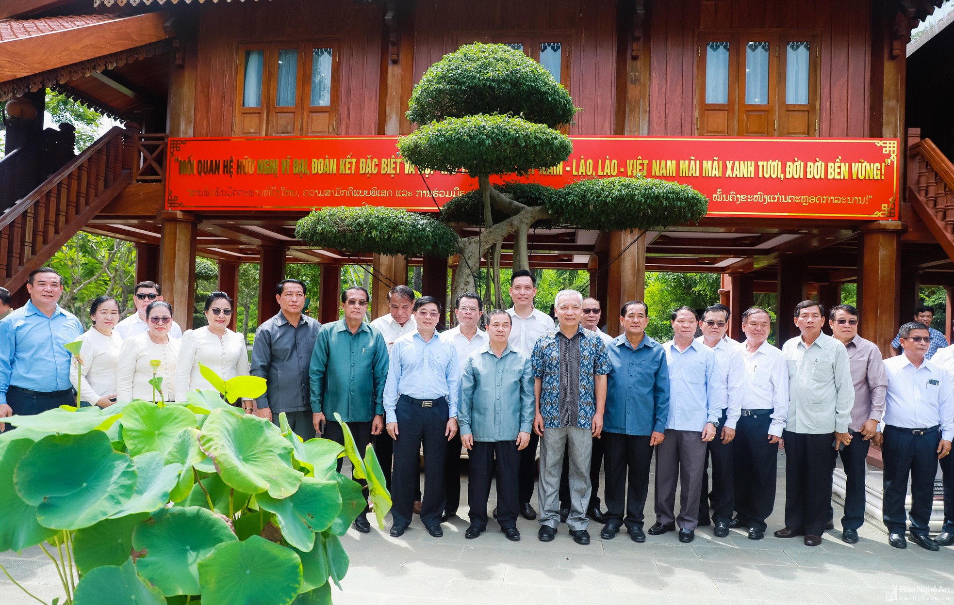 Đoàn đại biểu Việt Nam - Lào dâng hương tưởng niệm Chủ tịch Hồ Chí Minh ảnh 7