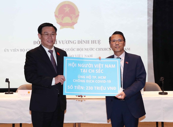 Cuộc ''tiếp xúc cử tri đặc biệt'' của Chủ tịch Quốc hội Vương Đình Huệ và người Việt ở 6 nước Châu Âu