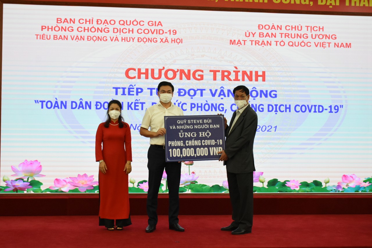 Kiều bào Mỹ, Anh, Nhật Bản và Ukraine trao 1 tỷ ủng hộ phòng chống dịch Covid-19