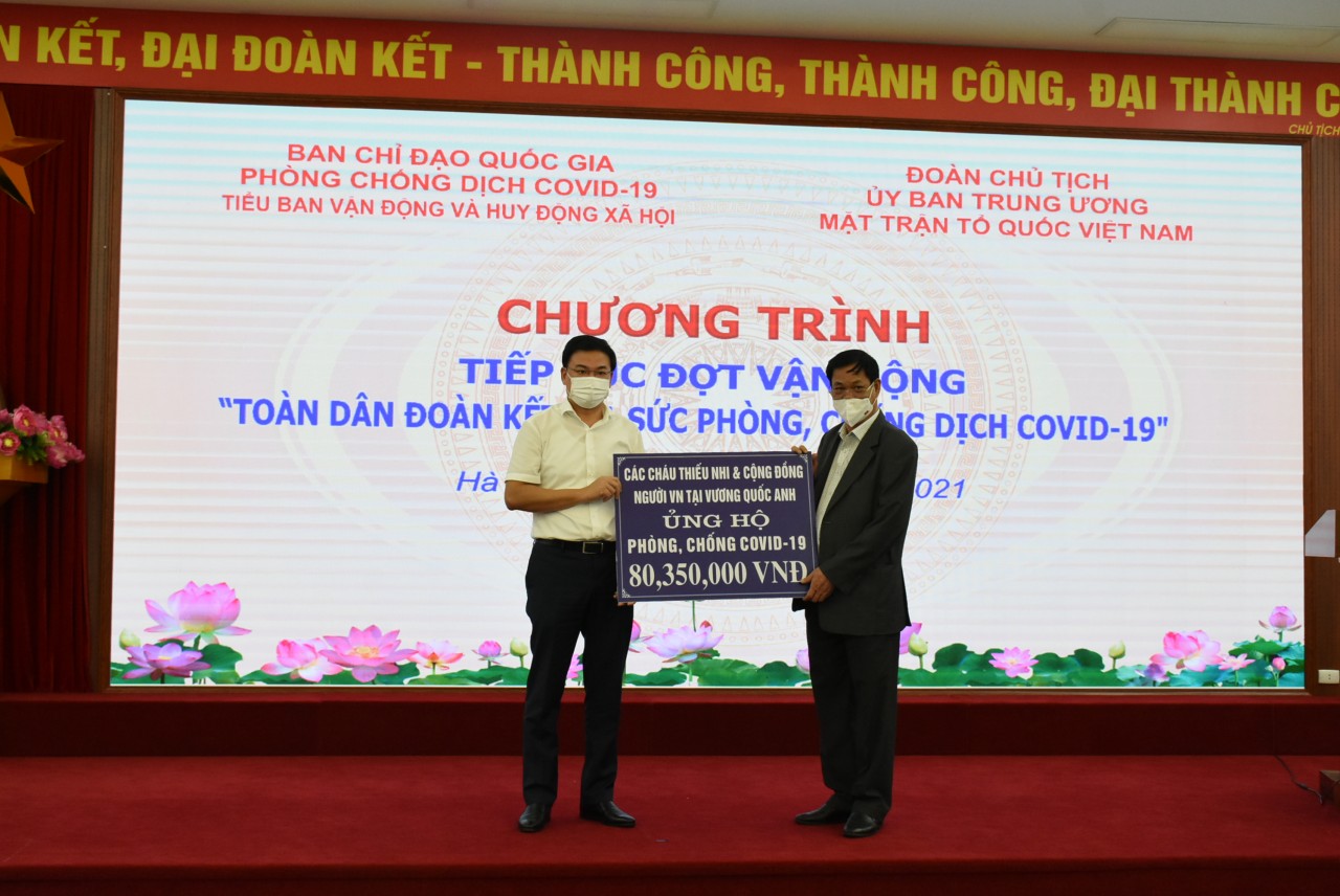 Kiều bào Mỹ, Anh, Nhật Bản và Ukraine trao 1 tỷ ủng hộ phòng chống dịch Covid-19
