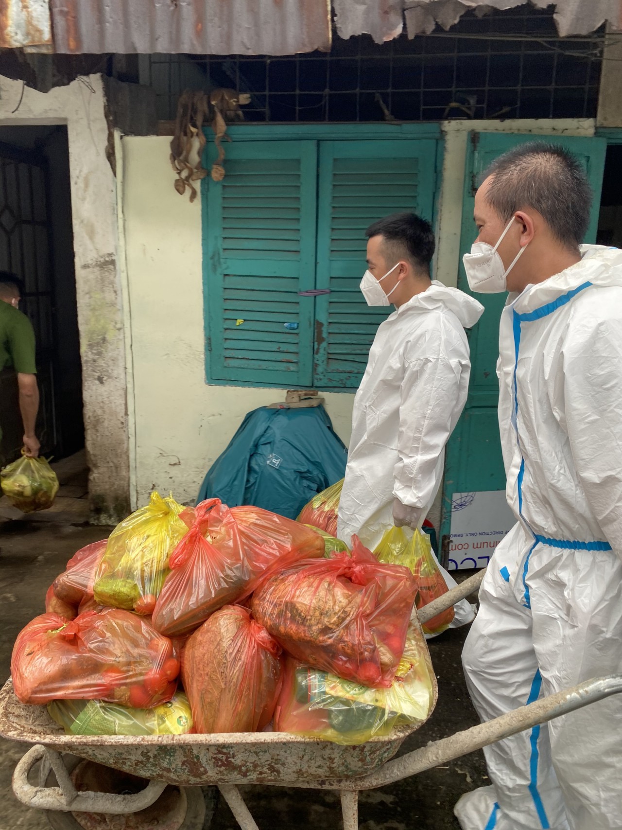 VKBIA tiếp tục tặng 4000 túi an sinh cho bà con người dân TP.HCM gặp khó khăn