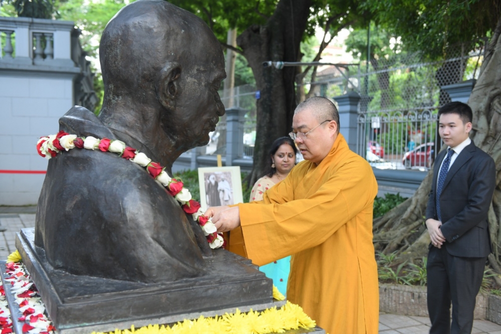 ky niem 151 nam ngay sinh cua anh hung dan toc an do mahatma gandhi tai ha noi