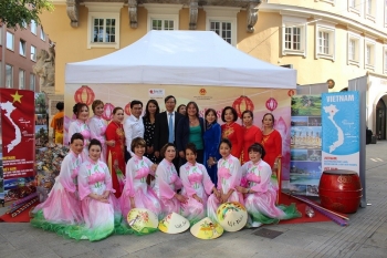quang ba hinh anh viet nam than thien va giau ban sac tai augsburg duc
