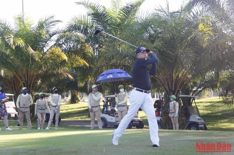 Vientiane: Gần 200 vận động viên tham dự Giải golf hữu nghị Việt Nam-Lào 2022 ảnh 1