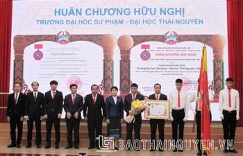 Trao Huân chương của Nhà nước Lào tặng Đại học Sư phạm Thái Nguyên