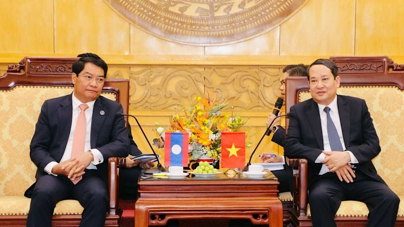Thắt chặt mối quan hệ, tình đoàn kết giữa tỉnh Ninh Bình và Thủ đô Viêng Chăn