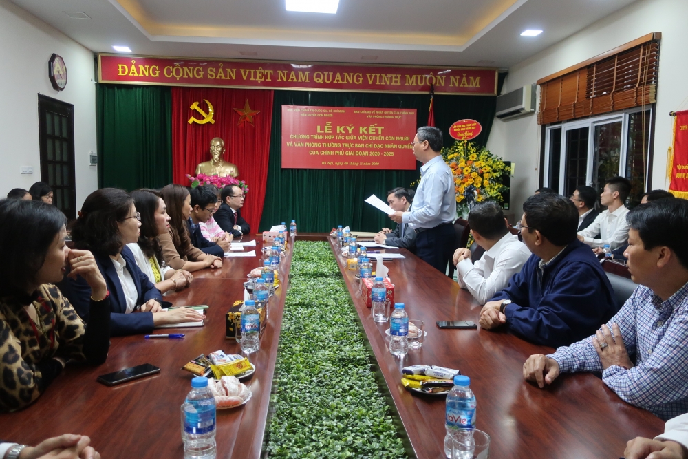 Kí kết hợp tác giữa Văn phòng Thường trực về Nhân quyền với Viện Quyền con người