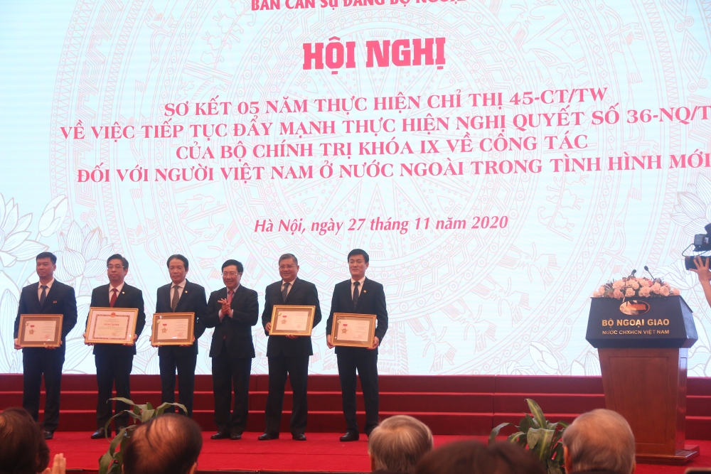 Thực hiện công tác về người Việt Nam ở nước ngoài là nhiệm vụ của cả hệ thống chính trị và của toàn dân