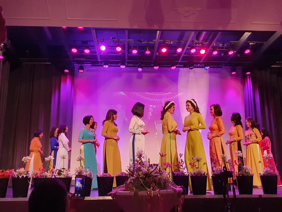 Ấm áp tình quê hương tại đêm gala 