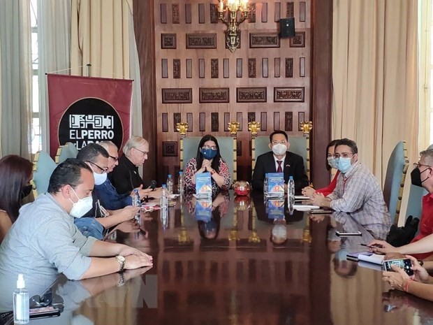 Thể hiện tình hữu nghị, đoàn kết Việt Nam-Venezuela thông qua điệu múa, bài hát, ẩm thực