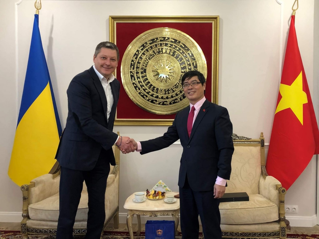 Dựng tượng Chủ tịch Hồ Chí Minh tại Kiev nhân kỷ niệm 30 năm quan hệ ngoại giao hai nước