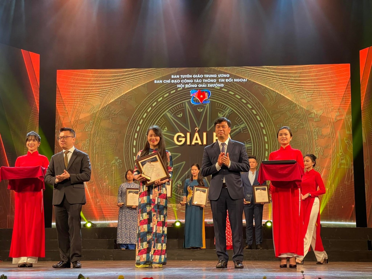 Tạp chí Thời Đại được trao 2 giải tại Giải thưởng toàn quốc về thông tin đối ngoại lần thứ VII