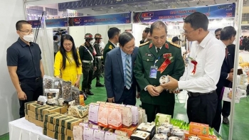 Khai mạc Hội chợ triển lãm hàng hóa Việt Nam-Lào 2022