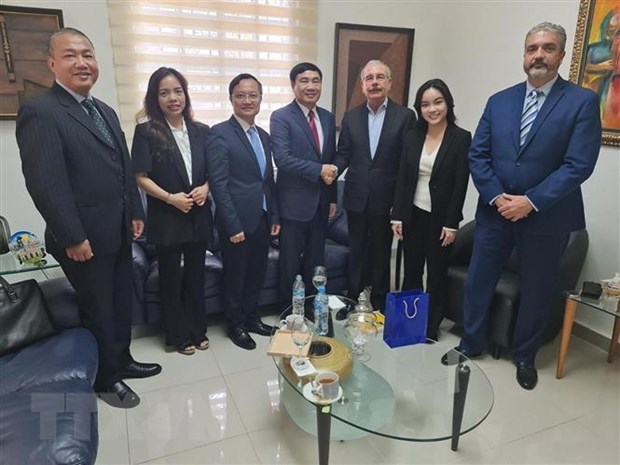 Doan dai bieu Dang Cong san Viet Nam lam viec tai Cong hoa Dominicana hinh anh 3