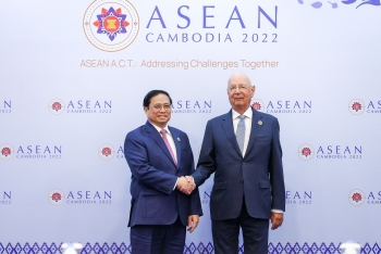 GS Klaus Schwab ấn tượng về sự phục hồi lạc quan và ổn định vĩ mô của Việt Nam