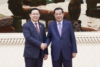 chu tich quoc hoi vuong dinh hue hoi kien thu tuong vuong quoc campuchia samdech techo hun sen