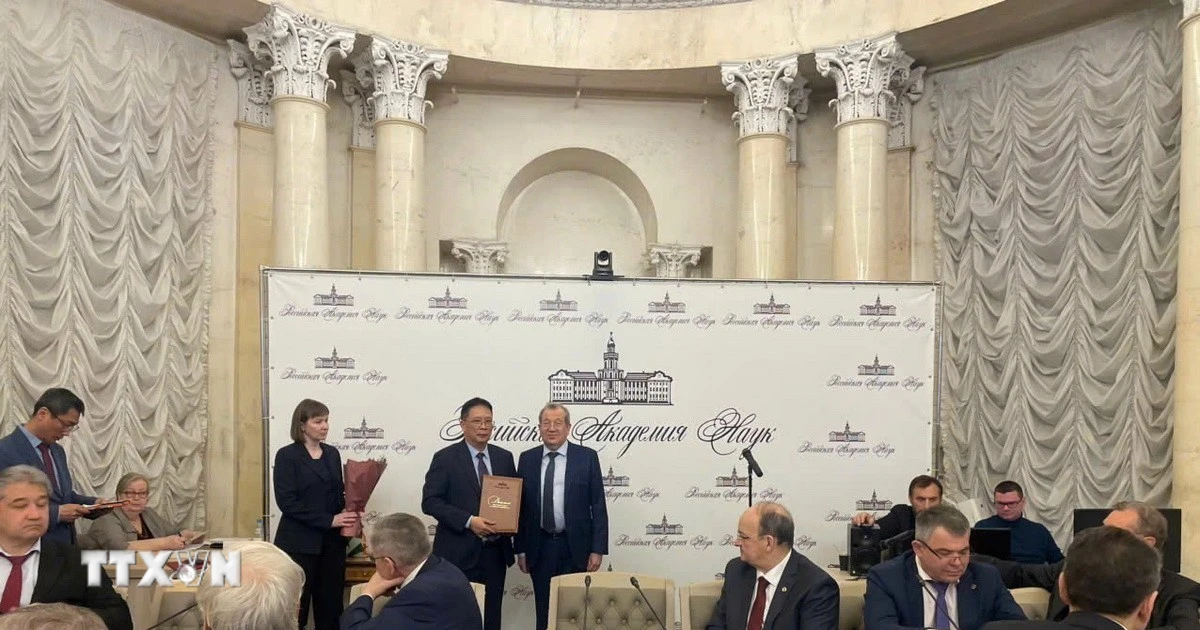Viện Hàn lâm Khoa học Nga vinh danh nhà khoa học Việt Nam Châu Văn Minh Viện Hàn lâm Khoa học Nga vinh danh nhà khoa học Việt Nam Châu Văn Minh