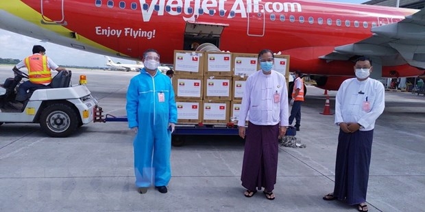 Việt Nam tiếp tục hỗ trợ 35.000 khẩu trang y tế cho Myanmar phòng chống COVID-19