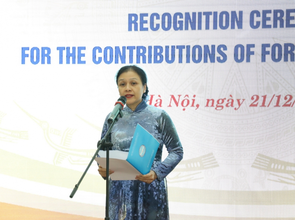 VUFO tặng bằng khen cho 50 tổ chức phi chính phủ nước ngoài