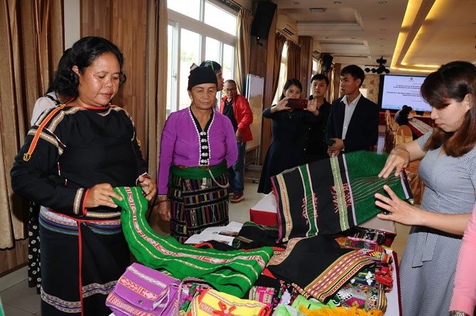 Phụ nữ dân tộc thiểu số Đắk Nông thoát nghèo nhờ kinh doanh trên mạng