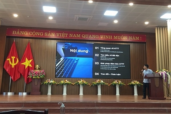 Nâng cao kiến thức cho cán bộ điện lực, thuỷ điện tránh các chiêu trò lừa đảo, tự bảo vệ mình trên mạng xã hội