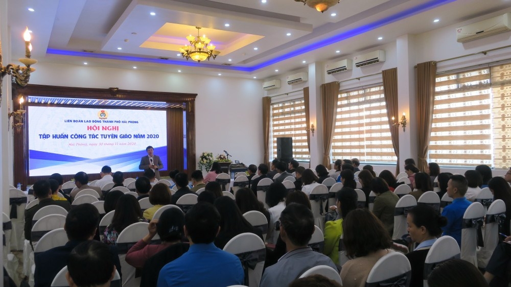 Công nghệ tưới phun tiết kiệm 4.0 giúp nông dân giảm sức lao động