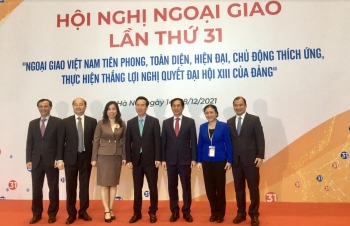 Sau những “chiến sỹ tiền phương” trên mặt trận đối ngoại là Đảng, Tổ quốc và Nhân dân