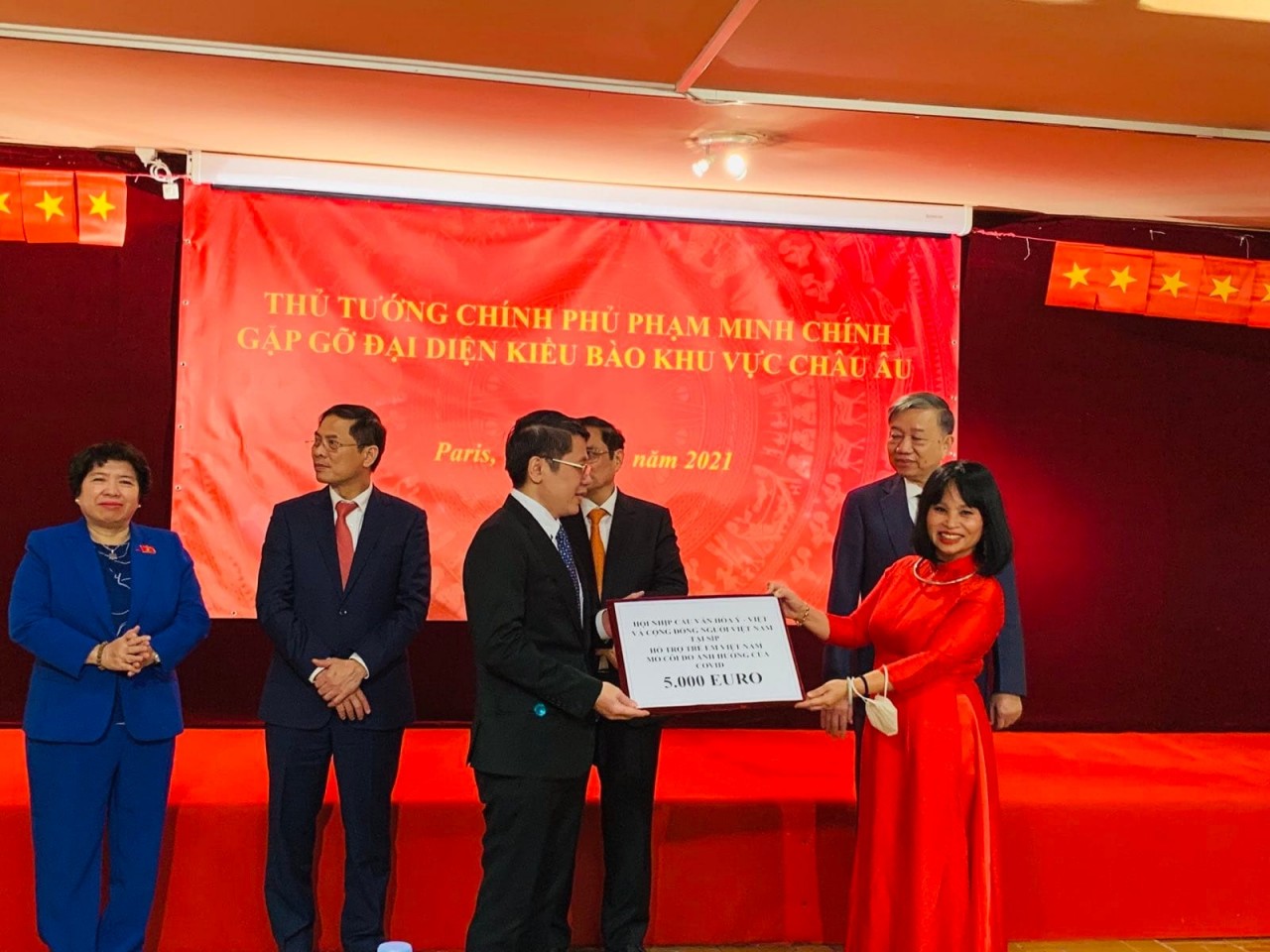 Kiều bào tại Italy và Síp ủng hộ 5.000 Euro giúp trẻ mồ côi trong đại dịch COVID-19