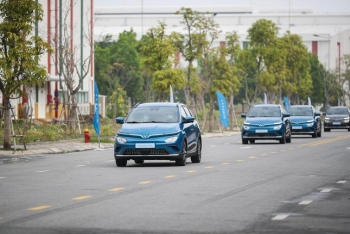 Nhìn lại khoảnh khắc lịch sử: Ô tô điện thông minh đầu tiên của Việt Nam đến khách hàng