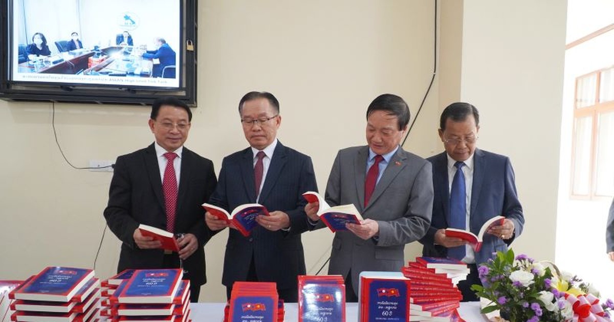 Ra mắt cuốn sách 60 năm quan hệ ngoại giao Lào-Việt Nam