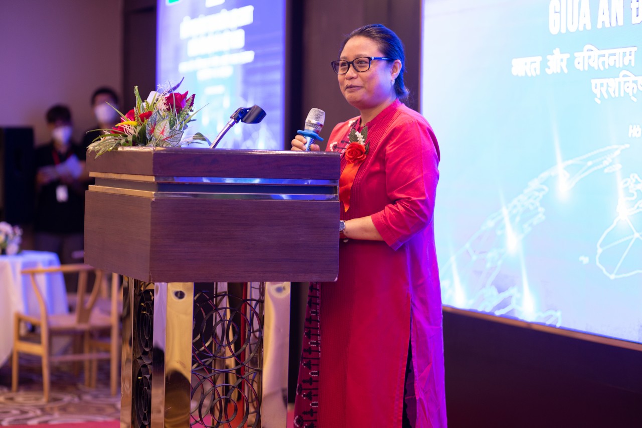 Bà Mini Devi Kumam, Bí thư thứ nhất Đại sứ quán Ấn Độ tại Việt Nam phát biểu tại chương trình.