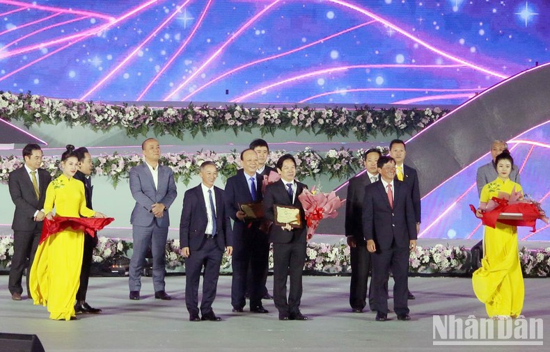 Rực rỡ đêm khai hội Festival Hoa Đà Lạt lần thứ IX ảnh 3