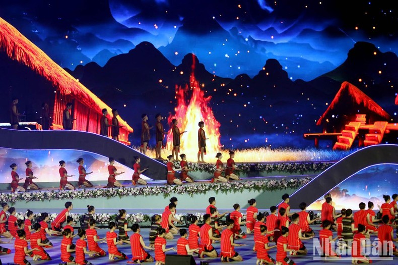 Rực rỡ đêm khai hội Festival Hoa Đà Lạt lần thứ IX ảnh 1