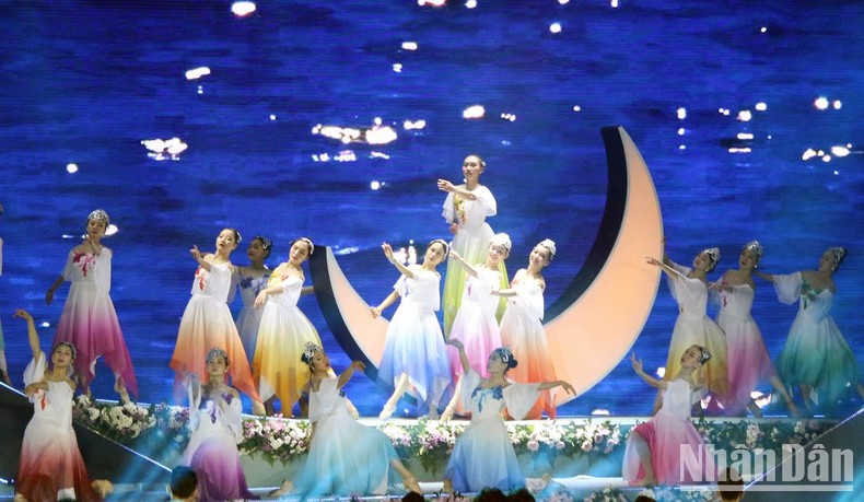 Rực rỡ đêm khai hội Festival Hoa Đà Lạt lần thứ IX ảnh 5