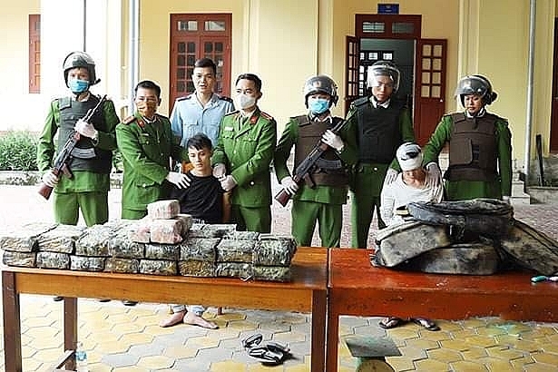 Hà Tĩnh: Bắt quả tang 2 đối tượng khi đang vận chuyển 45kg ma túy tổng hợp
